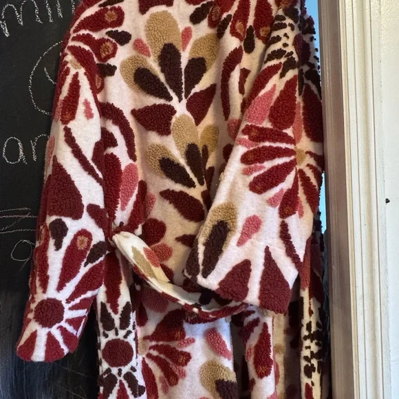 FARM Rio Ainika Flowers Fleece Coat Floral Textured - Red and Pink - Picture 5 of 10